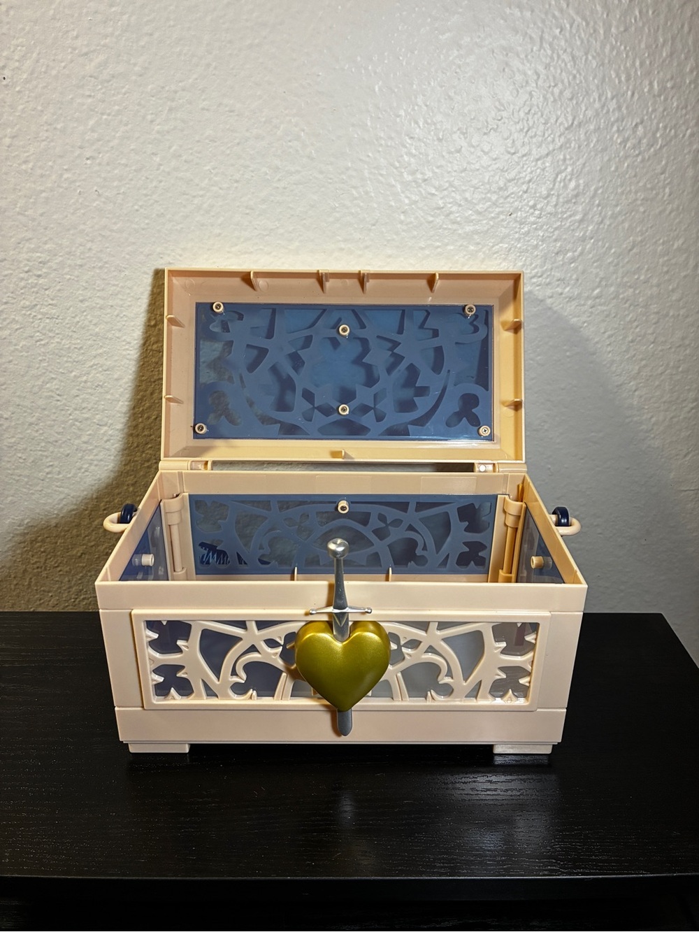 Disney 2025 Live-Action Snow White Movie Heart Box Popcorn Bucket w/ Lanyard